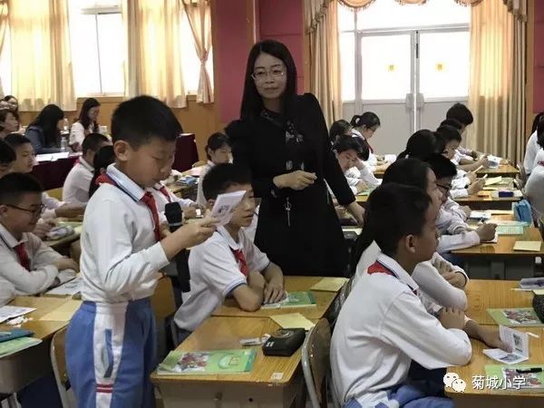 英语小学故事教育老师怎么写_小学英语老师教育教学小故事_小学英语老师教育故事