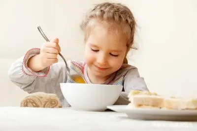 孩子咳嗽饮食吃什么好_咳嗽的孩子吃点什么好_咳嗽饮食吃好孩子会好吗