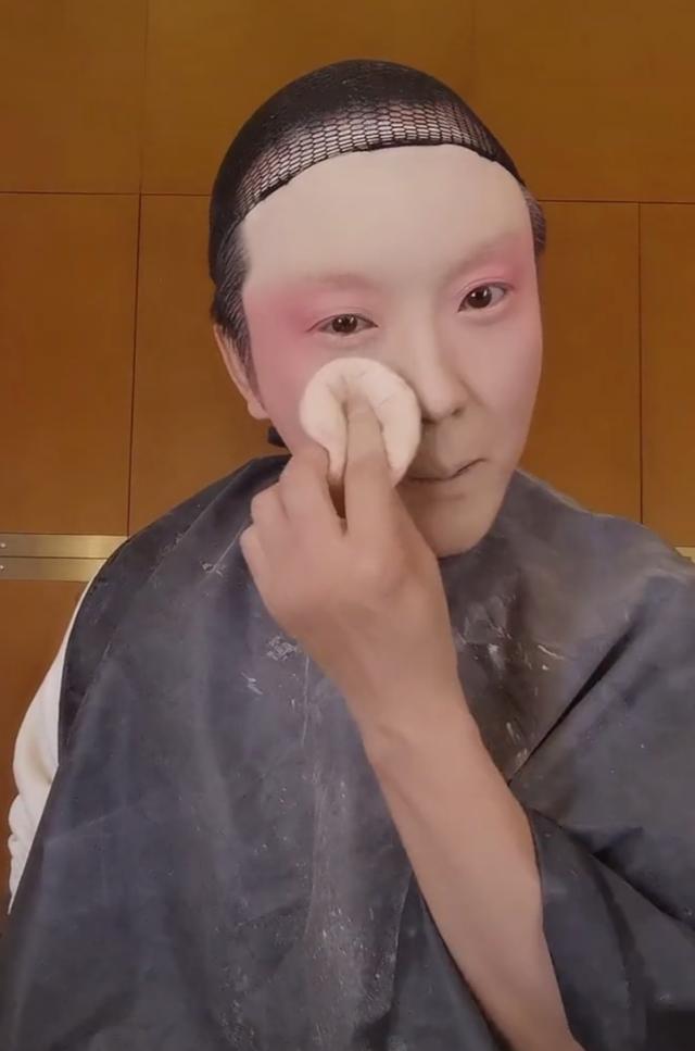 李玉刚化妆_李玉刚化妆视频大全_李玉刚画妆视频