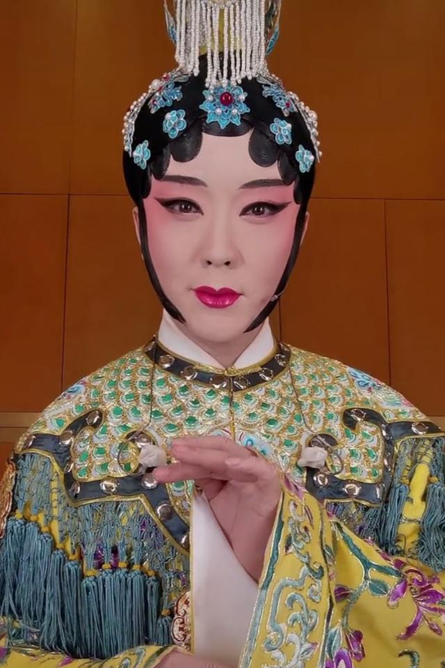 李玉刚化妆视频大全_李玉刚化妆_李玉刚画妆视频