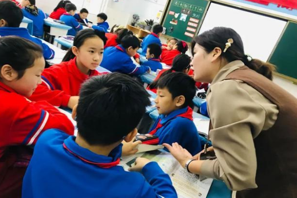 木欣欣以向荣表达情感_欣欣向荣是什么描写_欣欣向荣的情景