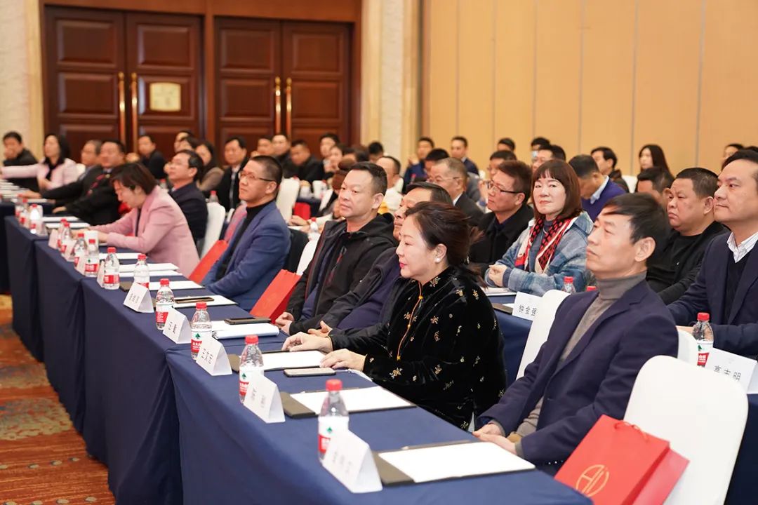 杭州赤庄服装设计有限公司_杭州赤敖机械有限公司_杭州赤纬科技有限公司